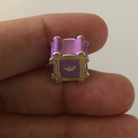 Friends TV Show Monica’s Door Framed Peephole Charm - Picture 5 of 8